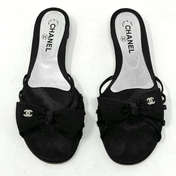 Chanel Black Grosgrain Bow Slide Sandals with Pearl Interlocking Logo  Size 39.5 - Picture 1 of 9